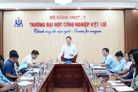 Hội đồng Khoa học và Đào tạo Trường Đại học Công nghiệp Việt Trì họp triển khai nhiệm vụ năm học 2026